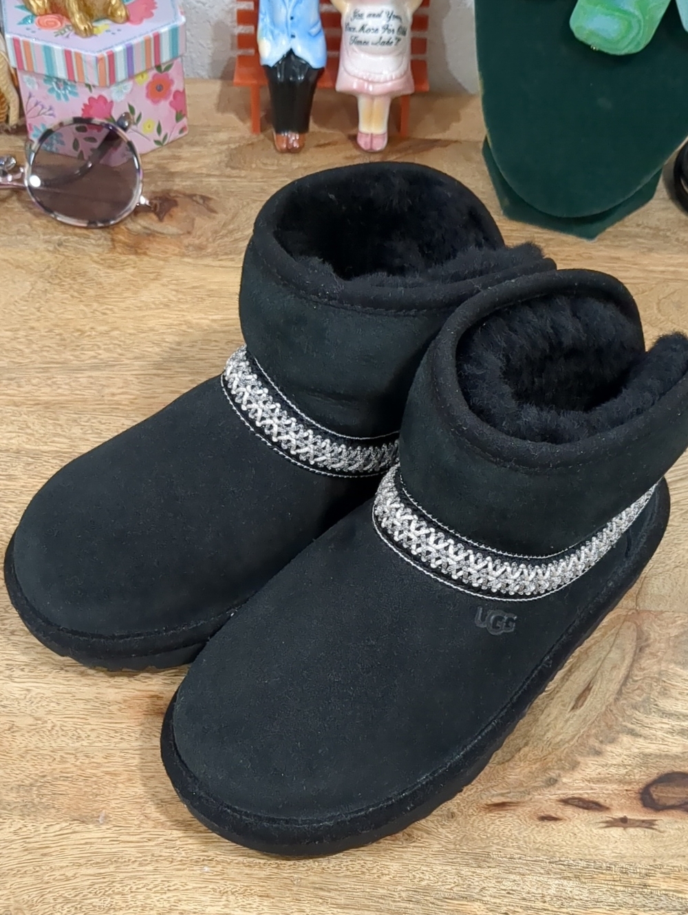 NWOT! UGG Girls Black Suede Short Shearling Lined Slippers with Silver Trim